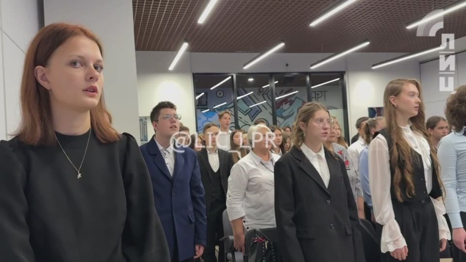 Школьники ЛНР, которые достойно представили Республику на международных, всероссийских и республиканских конкурсах, получили награды на торжественной церемонии «Гордость Республики: талант, честь, победа» в Доме молодежи...