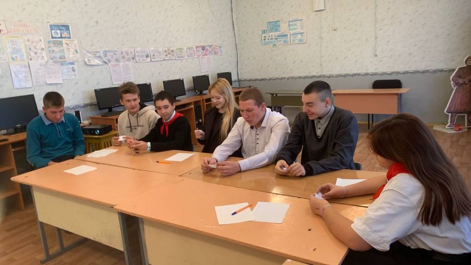 В целях повышения информированности подростков о недопустимости употребления наркотиков и формирования знаний о вреде психоактивных веществ, ДК им. Т.Г. Шевченко пгт Большекаменка совместно с Большекаменской школой им. С. И.... В целях повышения информированности подростков о недопустимости употребления наркотиков и формирования знаний о вреде психоактивных веществ, ДК им. Т.Г. Шевченко пгт Большекаменка совместно с Большекаменской школой им. С. И....