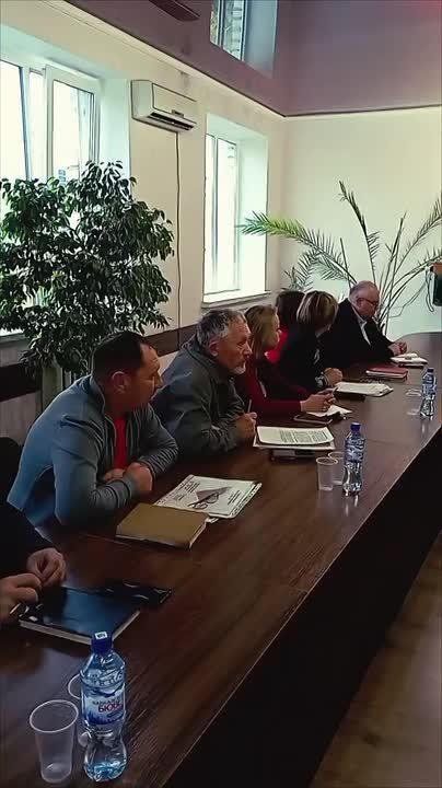 Яна Пащенко: Трудовой коллектив МУП «Луганский комбинат зеленого хозяйства и благоустройства», несмотря на кадровый дефицит, заготавливает рассаду цветов на предстоящий сезон