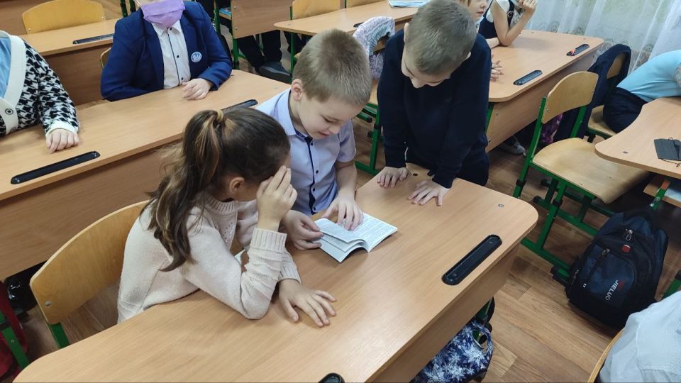 В Славяносербской центральной детской библиотеке состоялся конкурс чтецов В Славяносербской центральной детской библиотеке состоялся конкурс чтецов