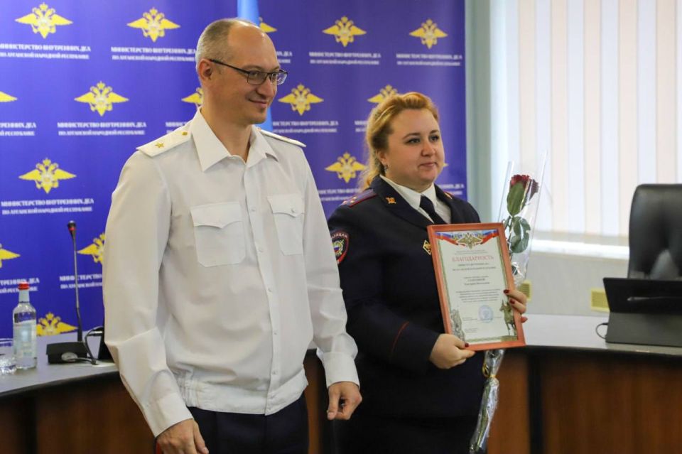 Замминистра внутренних дел по региону вручил награды отличившимся сотрудникам кадровых подразделений Замминистра внутренних дел по региону вручил награды отличившимся сотрудникам кадровых подразделений