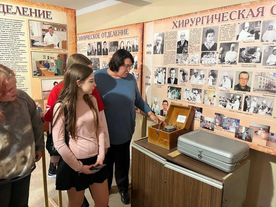Музей истории Алчевской центральной городской многопрофильной больницы распахнул свои двери для активистов "Движения первых" Музей истории Алчевской центральной городской многопрофильной больницы распахнул свои двери для активистов "Движения первых"