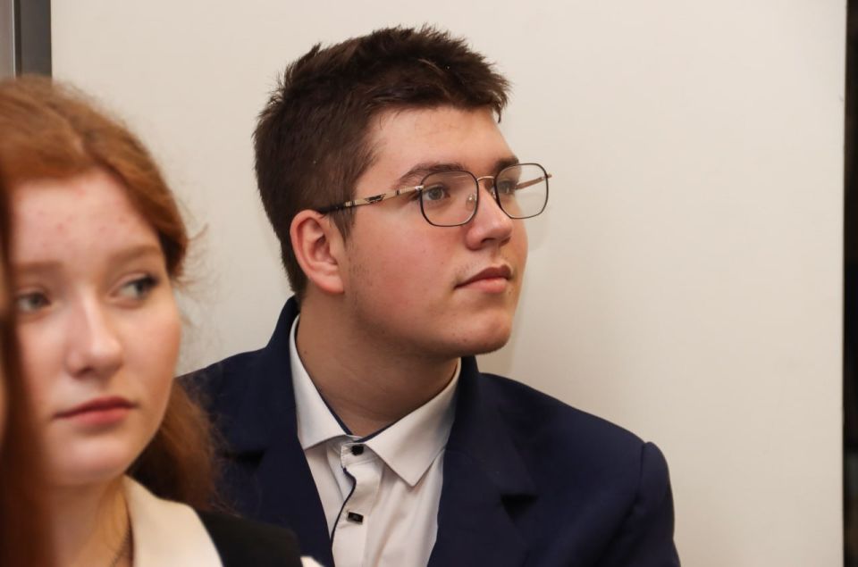 «Мы ездим побеждать». Талантливые школьники Луганска получили заслуженные награды 10 октября, в Луганске состоялась торжественная церемония награждения «Гордость Республики: талант, честь, победа» «Мы ездим побеждать». Талантливые школьники Луганска получили заслуженные награды 10 октября, в Луганске состоялась торжественная церемония награждения «Гордость Республики: талант, честь, победа»