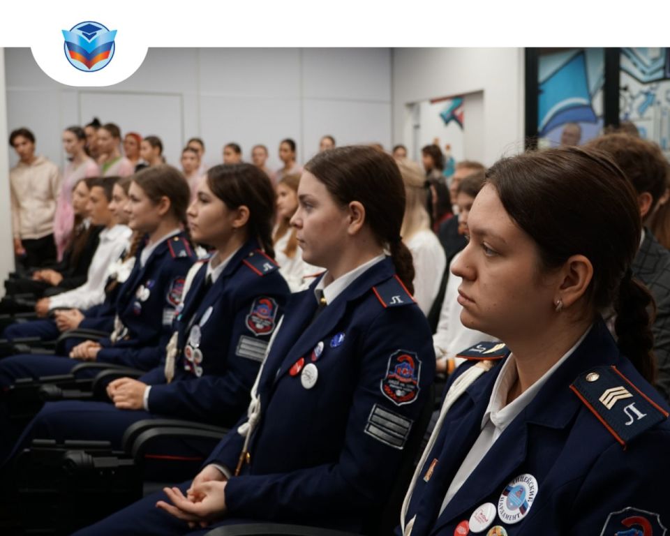 Знаем в лицо лучших школьников Луганской Народной Республики Знаем в лицо лучших школьников Луганской Народной Республики