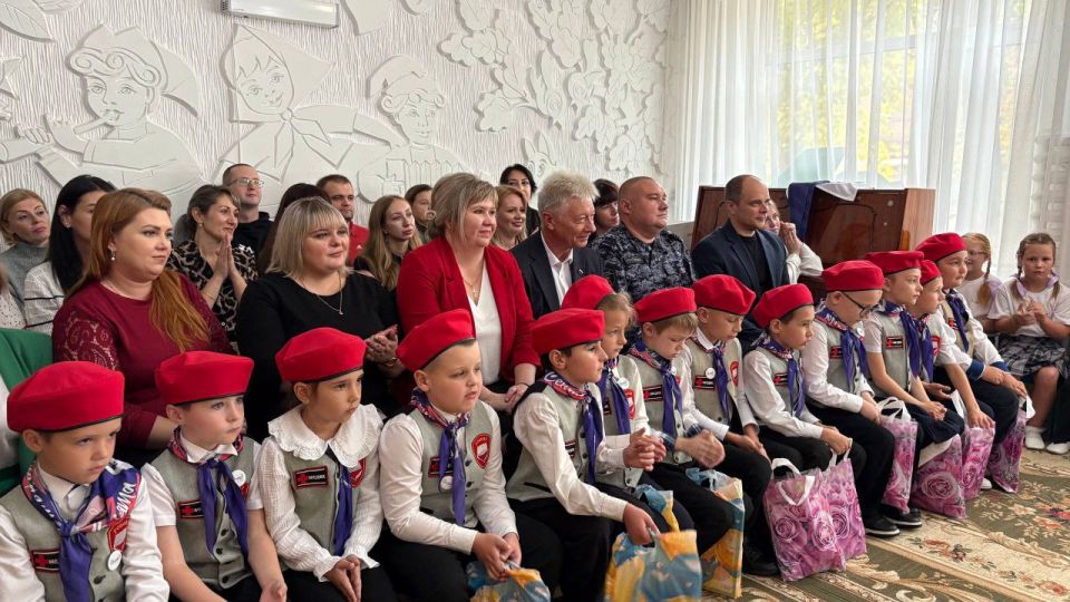 Они стали Орлятами!. Эмоции через край! Сегодня в нашем ясли-саду «Ромашка» прошел невероятно трогательный праздник — посвящение наших подготовишек в «Орлята дошколята»! Это так волнительно: видеть, как малыши делают свой... Они стали Орлятами!. Эмоции через край! Сегодня в нашем ясли-саду «Ромашка» прошел невероятно трогательный праздник — посвящение наших подготовишек в «Орлята дошколята»! Это так волнительно: видеть, как малыши делают свой...