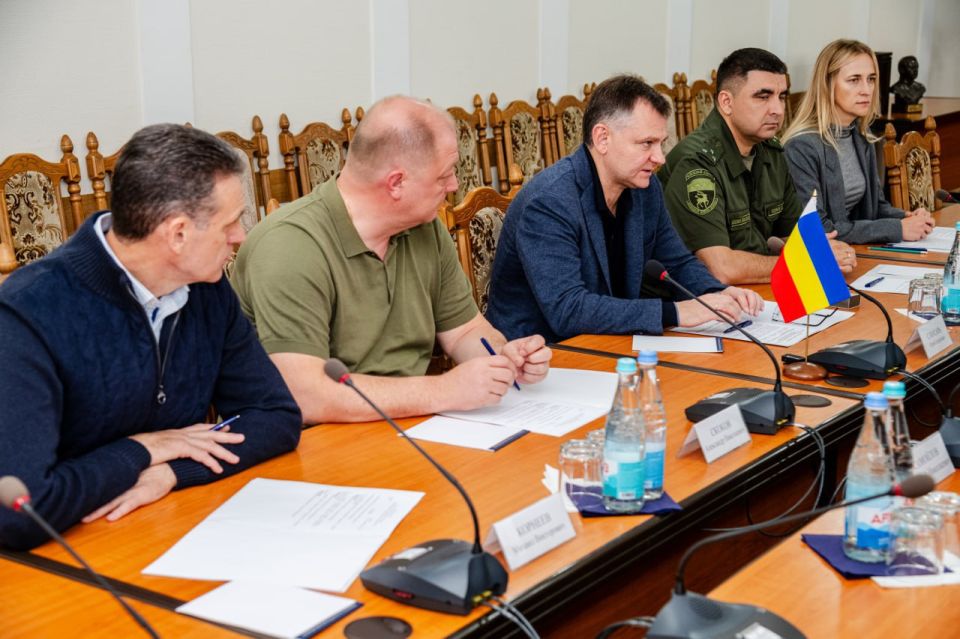 Леонид Пасечник встретился с губернатором Ростовской области Юрием Слюсарем Леонид Пасечник встретился с губернатором Ростовской области Юрием Слюсарем