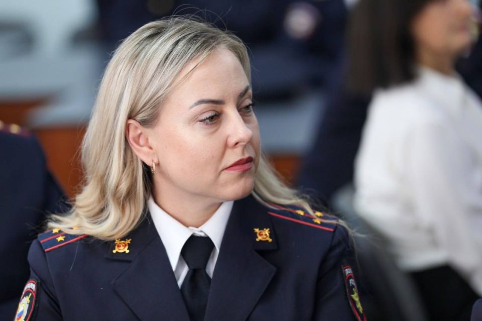 Замминистра внутренних дел по региону вручил награды отличившимся сотрудникам кадровых подразделений Замминистра внутренних дел по региону вручил награды отличившимся сотрудникам кадровых подразделений