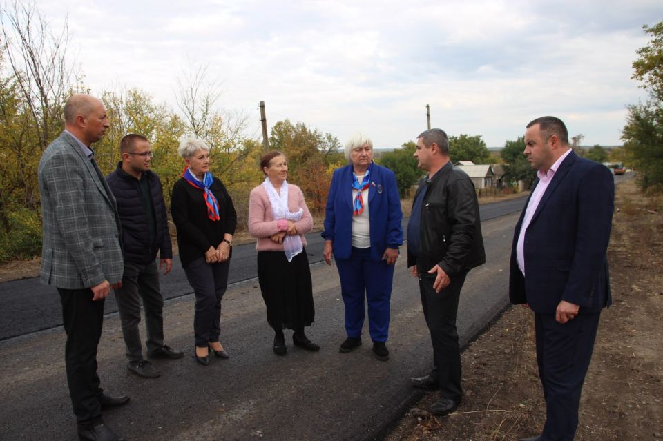 В рамках народной программы «Единой России» Секретарь Славяносербского отделения «Единой России», депутат Народного Совета ЛНР Светлана Гизай, Председатель Совета округа, замсекретаря Славяносербского отделения партии... В рамках народной программы «Единой России» Секретарь Славяносербского отделения «Единой России», депутат Народного Совета ЛНР Светлана Гизай, Председатель Совета округа, замсекретаря Славяносербского отделения партии...