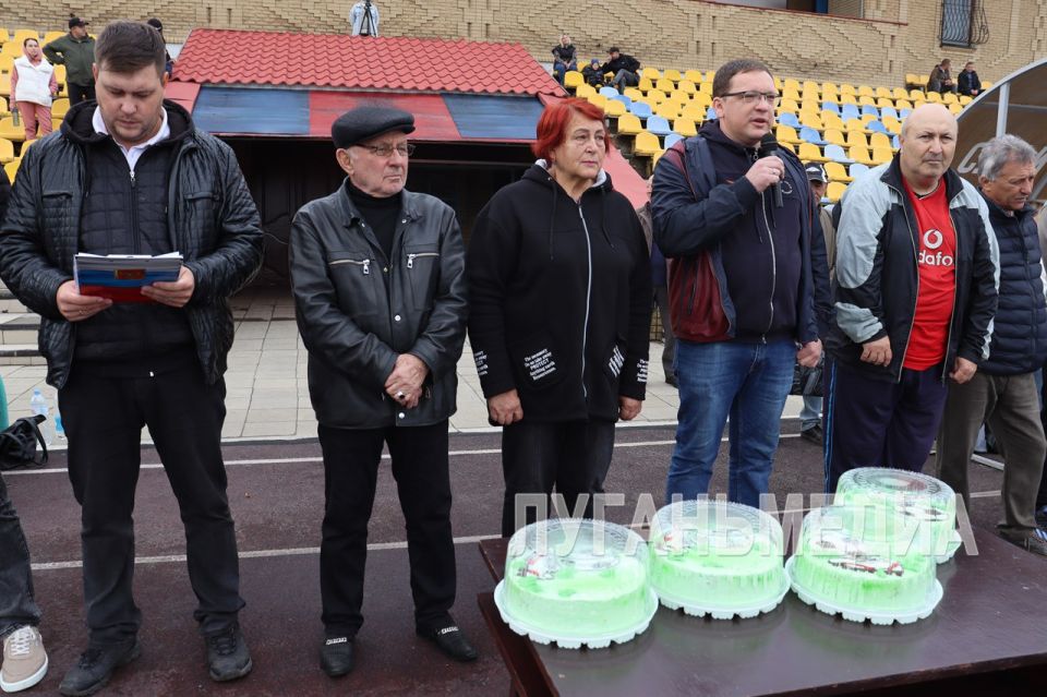 В Свердловске состоялся традиционный турнир, посвященный памяти тренера футбольного клуба «Шахтер» Владимира Ежова В Свердловске состоялся традиционный турнир, посвященный памяти тренера футбольного клуба «Шахтер» Владимира Ежова
