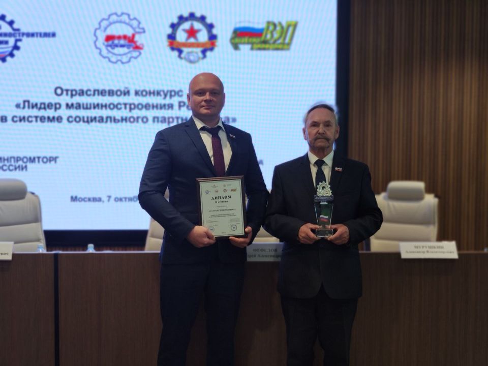 Константин Бутримов: ЛУГАМАШ В ЧИСЛЕ ЛИДЕРОВ МАШИНОСТРОЕНИЯ РОССИИ Константин Бутримов: ЛУГАМАШ В ЧИСЛЕ ЛИДЕРОВ МАШИНОСТРОЕНИЯ РОССИИ