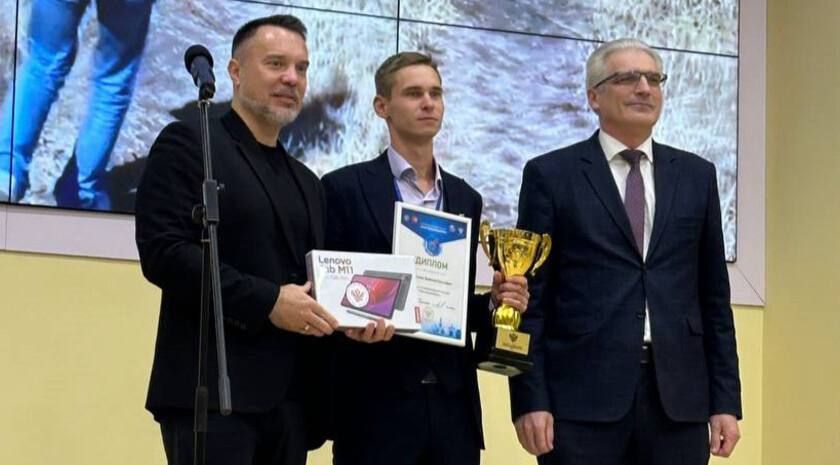 Председатель молодежной избирательной комиссии Луганска Данила Линьков одержал победу на всероссийском конкурсе «МоиМедиавыборы» в Вологде. Об этом сообщила Избирательная комиссия ЛНР