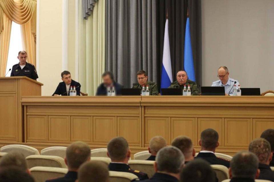 Сотрудникам МВД по региону вручили удостоверения ветерана боевых действий Сотрудникам МВД по региону вручили удостоверения ветерана боевых действий