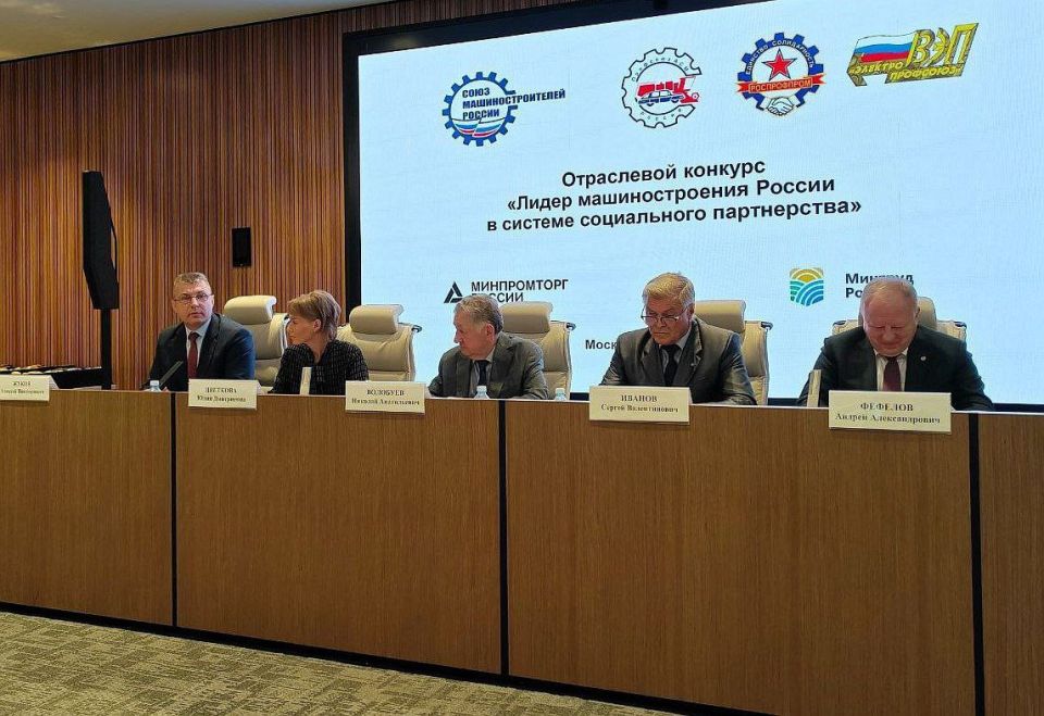 Константин Бутримов: ЛУГАМАШ В ЧИСЛЕ ЛИДЕРОВ МАШИНОСТРОЕНИЯ РОССИИ Константин Бутримов: ЛУГАМАШ В ЧИСЛЕ ЛИДЕРОВ МАШИНОСТРОЕНИЯ РОССИИ