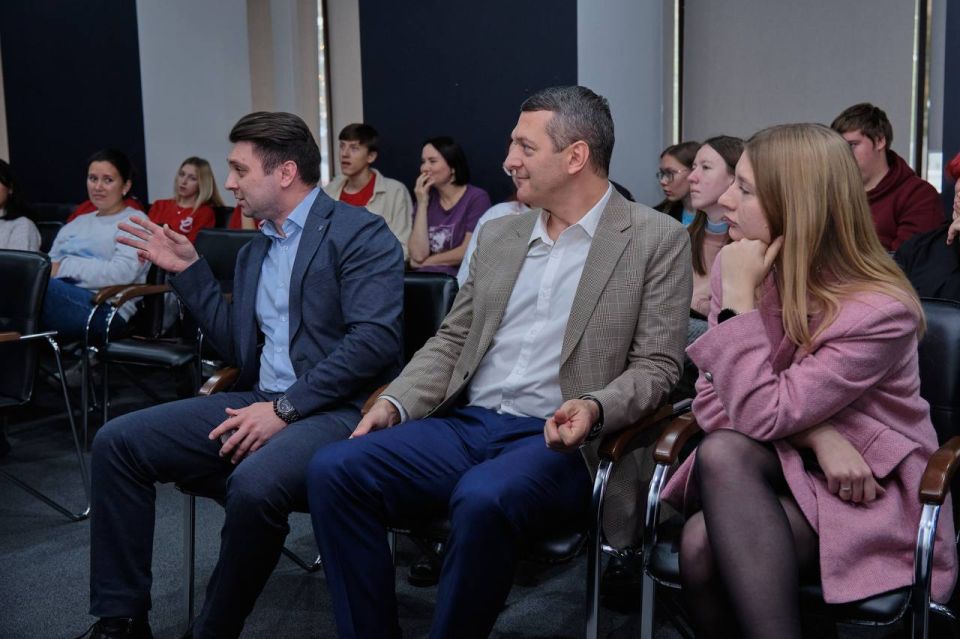 Василий Носков: Сверили с коллегами часы на XVIII научно-практической конференции «Актуальные проблемы и перспективы реализации молодежной политики города Новосибирска» Василий Носков: Сверили с коллегами часы на XVIII научно-практической конференции «Актуальные проблемы и перспективы реализации молодежной политики города Новосибирска»
