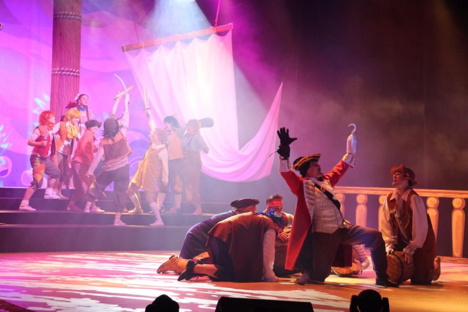 На сцене Луганского академического музыкально-драматического театра имени М. Голубовича состоялась премьера спектакля «Питер Пэн»