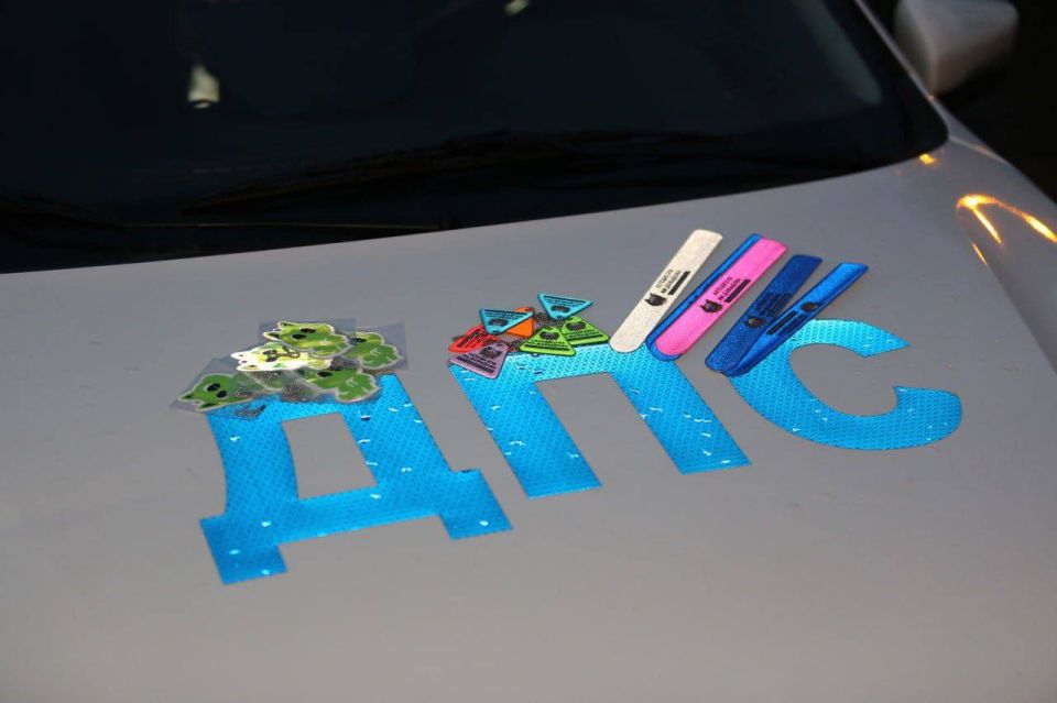 Сотрудники региональной Госавтоинспекции и автошколы в рамках акции «Засветись!» раздали жителям столицы световозвращающие аксессуары Сотрудники региональной Госавтоинспекции и автошколы в рамках акции «Засветись!» раздали жителям столицы световозвращающие аксессуары