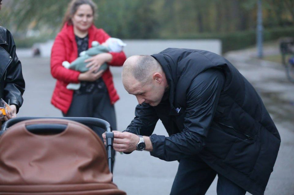 Сотрудники региональной Госавтоинспекции и автошколы в рамках акции «Засветись!» раздали жителям столицы световозвращающие аксессуары Сотрудники региональной Госавтоинспекции и автошколы в рамках акции «Засветись!» раздали жителям столицы световозвращающие аксессуары