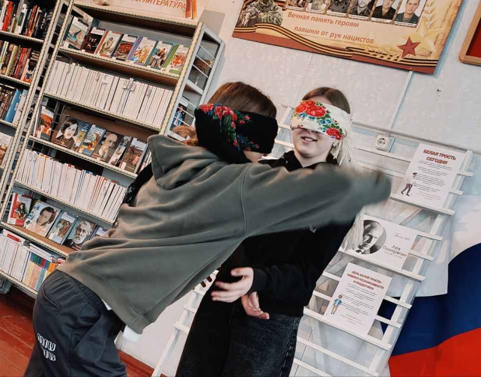 В библиотеке-филиале № 15 состоялся час толерантности «На встречу друг другу" Основная цель этого мероприятия была рассказать детям о толерантности и доброте, уважительном отношении к незрячим людям и людям-инвалидам В библиотеке-филиале № 15 состоялся час толерантности «На встречу друг другу" Основная цель этого мероприятия была рассказать детям о толерантности и доброте, уважительном отношении к незрячим людям и людям-инвалидам