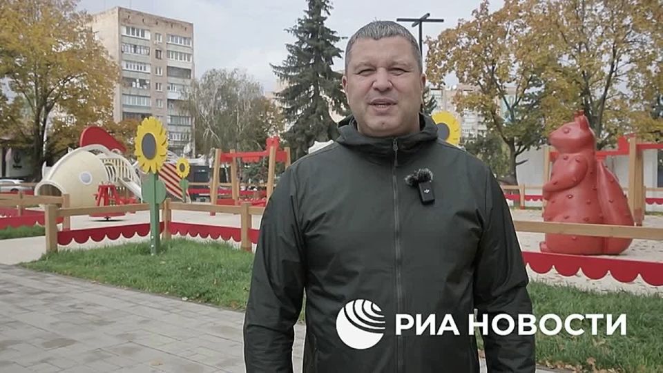 Московские специалисты реконструировали еще два сквера в Луганске, сообщил РИА Новости представитель группировки инженерных компаний Москвы в городе