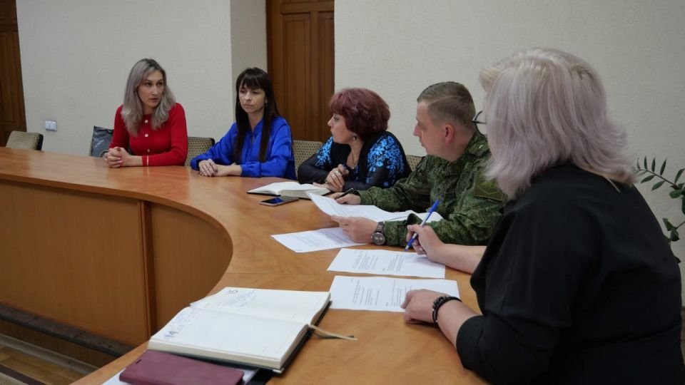 Встреча со вдовами участников СВО прошла в администрации Луганска Встреча со вдовами участников СВО прошла в администрации Луганска