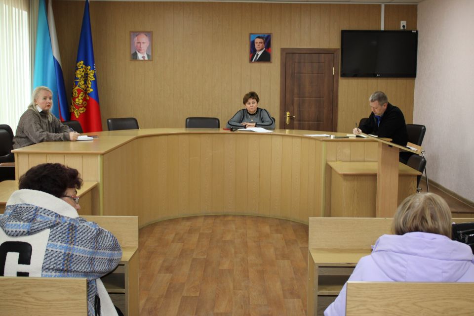 Сегодня в Администрации городского округа город Ровеньки под председательством временно исполняющего полномочия Главы городского округа город Ровеньки Татьяны Хрипачёвой проведено рабочее совещание, посвященное вопросам... Сегодня в Администрации городского округа город Ровеньки под председательством временно исполняющего полномочия Главы городского округа город Ровеньки Татьяны Хрипачёвой проведено рабочее совещание, посвященное вопросам...