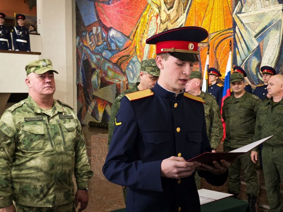 В Луганской Народной Республике курсанты и кадеты образовательных организаций Следственного комитета приняли торжественную клятву В Луганской Народной Республике курсанты и кадеты образовательных организаций Следственного комитета приняли торжественную клятву