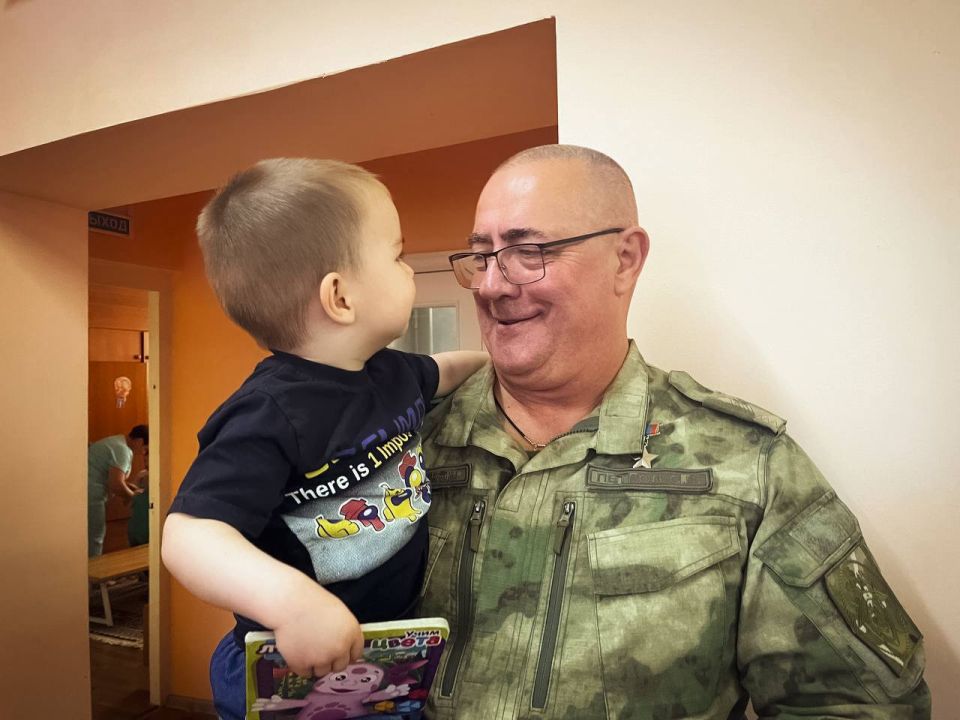 Офицеры центрального аппарата Следственного комитета России посетили Луганскую Народную Республику Офицеры центрального аппарата Следственного комитета России посетили Луганскую Народную Республику