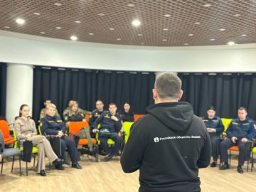 Герои вчера и сегодня: ветеран СВО провел лекцию для судебных приставов Луганской Народной Республики