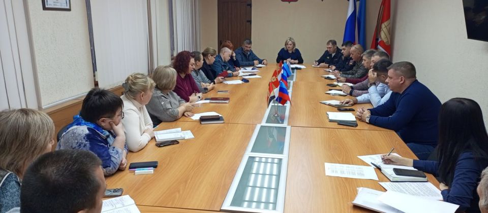 Специалисты Министерства чрезвычайных ситуаций Луганской Народной Республики приняли участие в заседании комиссии по предупреждению и ликвидации чрезвычайных ситуаций и обеспечению пожарной безопасности муниципального... Специалисты Министерства чрезвычайных ситуаций Луганской Народной Республики приняли участие в заседании комиссии по предупреждению и ликвидации чрезвычайных ситуаций и обеспечению пожарной безопасности муниципального...