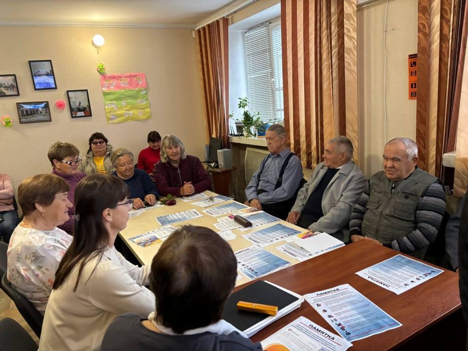Пенсионная и компьютерная грамотность для посетителей центров общения старшего поколения Соцфонда России по ЛНР Пенсионная и компьютерная грамотность для посетителей центров общения старшего поколения Соцфонда России по ЛНР