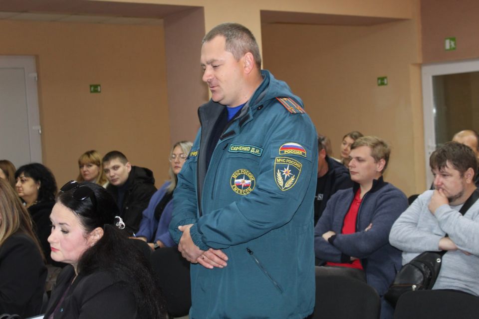 Виталий Коваленко: Сегодня провел еженедельное аппаратное совещание с начальниками структурных подразделений администрации, руководителями предприятий, учреждений и организаций Беловодского муниципального округа Виталий Коваленко: Сегодня провел еженедельное аппаратное совещание с начальниками структурных подразделений администрации, руководителями предприятий, учреждений и организаций Беловодского муниципального округа