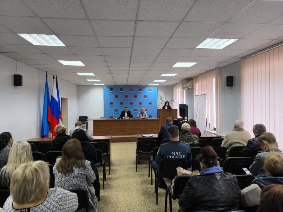 Альберт Зинченко: Сегодня Первый заместитель Главы Станично-Луганского МО Владимир Макеев совместно с председателем Совета Станично-Луганского муниципального округа Татьяной Пономаревой провели аппаратное совещание с... Альберт Зинченко: Сегодня Первый заместитель Главы Станично-Луганского МО Владимир Макеев совместно с председателем Совета Станично-Луганского муниципального округа Татьяной Пономаревой провели аппаратное совещание с...