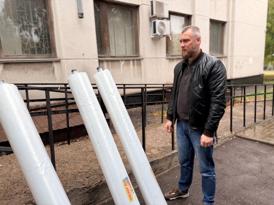 Единороссы доставили помощь для пострадавших от взрыва в многоэтажке Алчевска Единороссы доставили помощь для пострадавших от взрыва в многоэтажке Алчевска