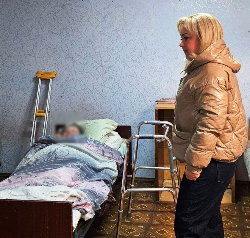Глава городского округа город Алчевск Луганской Народной Республики Светлана Гребенькова побывала в пункте временного размещения, куда направили жителей дома, пострадавшего от взрыва Глава городского округа город Алчевск Луганской Народной Республики Светлана Гребенькова побывала в пункте временного размещения, куда направили жителей дома, пострадавшего от взрыва