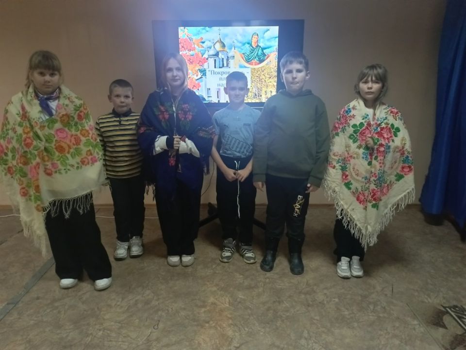 В Веселотарасовском сельском клубе состоялся час народоведения «Покров день – платок надень» В Веселотарасовском сельском клубе состоялся час народоведения «Покров день – платок надень»