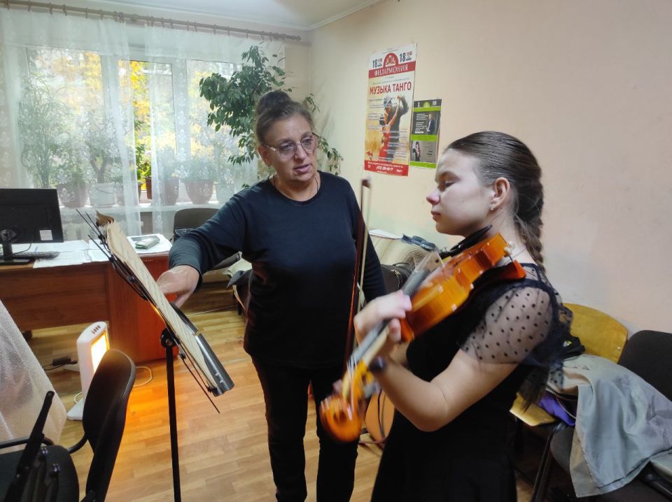Выпускники нашей школы являются студентами различных факультетов Луганской государственной академии культуры и искусств им. М. Матусовского. 10 октября состоялся мастер-класс доцента кафедры оркестровых инструментов... Выпускники нашей школы являются студентами различных факультетов Луганской государственной академии культуры и искусств им. М. Матусовского. 10 октября состоялся мастер-класс доцента кафедры оркестровых инструментов...