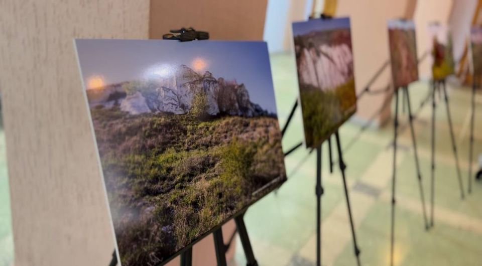 Сотрудники Минприроды ЛНР приняли участие в открытии фотовыставки «Картины природы Новороссии и Донбасса» Сотрудники Минприроды ЛНР приняли участие в открытии фотовыставки «Картины природы Новороссии и Донбасса»