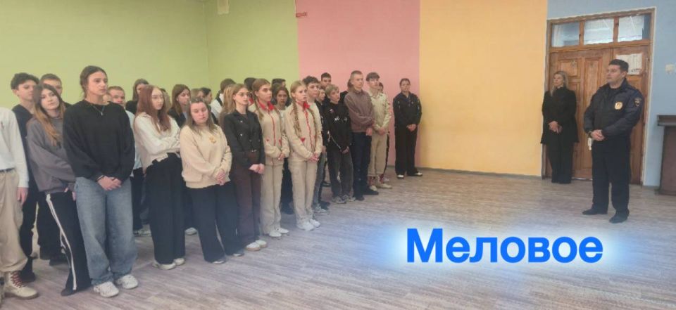 Сотрудники Госавтоинспекции провели профилактические беседы со школьниками и их родителями о соблюдении Правил дорожного движения Сотрудники Госавтоинспекции провели профилактические беседы со школьниками и их родителями о соблюдении Правил дорожного движения