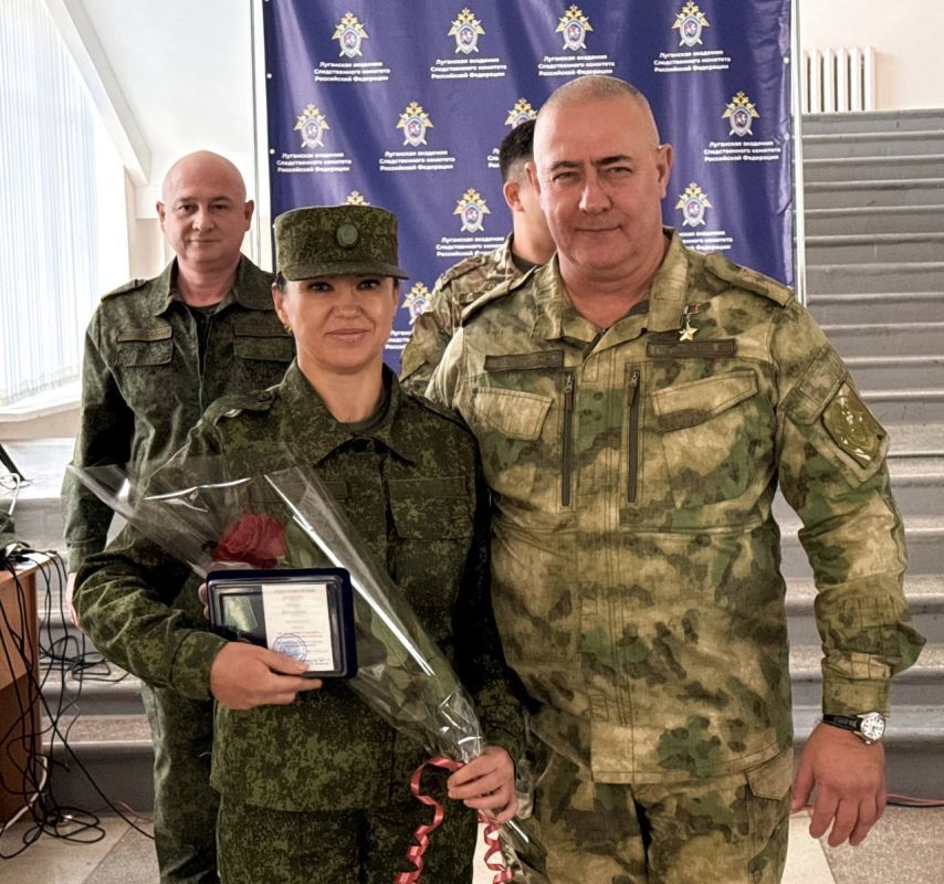 Офицеры центрального аппарата Следственного комитета России посетили Луганскую Народную Республику Офицеры центрального аппарата Следственного комитета России посетили Луганскую Народную Республику