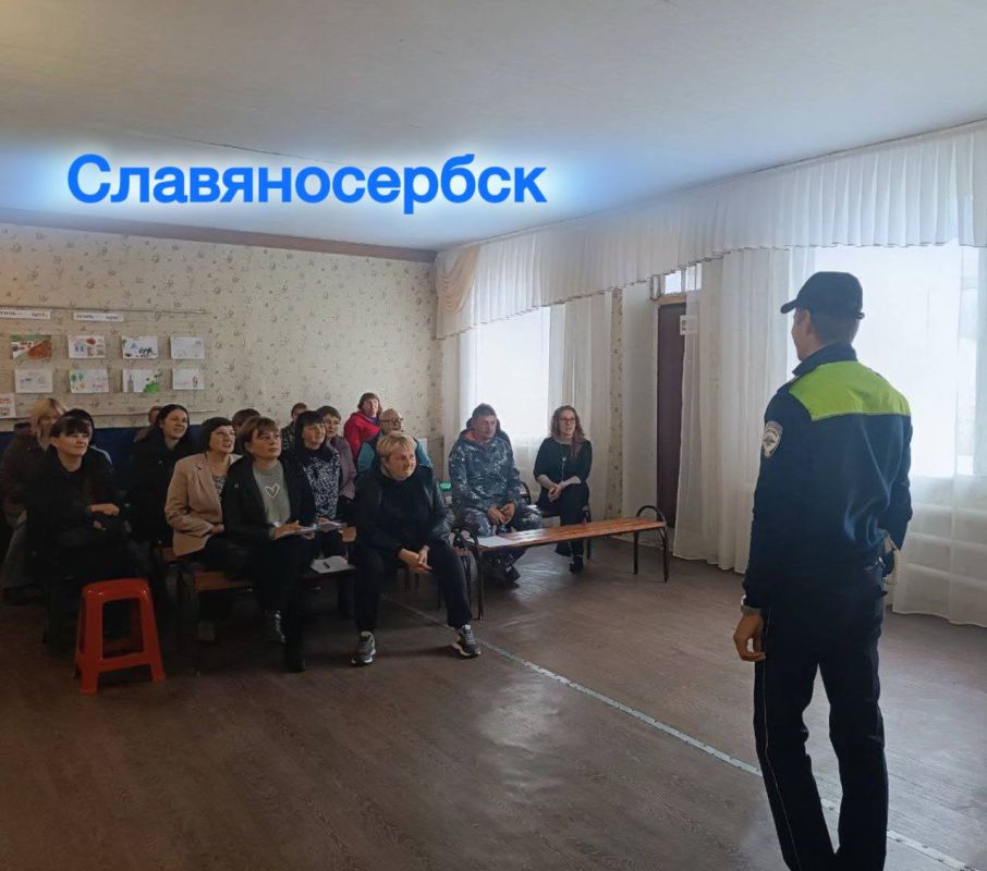 Сотрудники Госавтоинспекции провели профилактические беседы со школьниками и их родителями о соблюдении Правил дорожного движения Сотрудники Госавтоинспекции провели профилактические беседы со школьниками и их родителями о соблюдении Правил дорожного движения