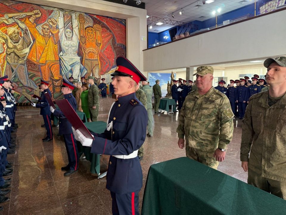 В Луганской Народной Республике курсанты и кадеты образовательных организаций Следственного комитета приняли торжественную клятву В Луганской Народной Республике курсанты и кадеты образовательных организаций Следственного комитета приняли торжественную клятву