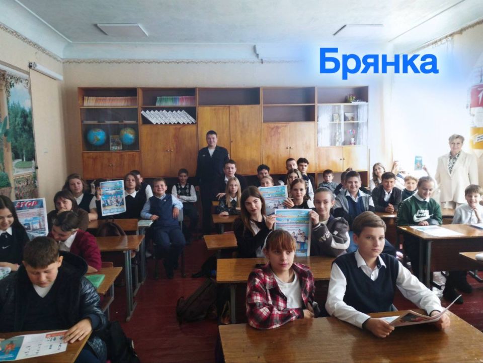 Сотрудники Госавтоинспекции провели профилактические беседы со школьниками и их родителями о соблюдении Правил дорожного движения Сотрудники Госавтоинспекции провели профилактические беседы со школьниками и их родителями о соблюдении Правил дорожного движения