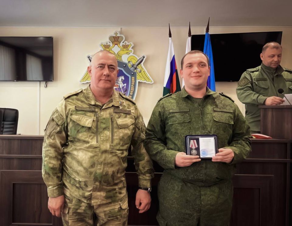 Офицеры центрального аппарата Следственного комитета России посетили Луганскую Народную Республику Офицеры центрального аппарата Следственного комитета России посетили Луганскую Народную Республику