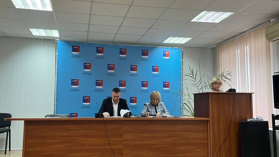 Альберт Зинченко: Сегодня Первый заместитель Главы Станично-Луганского МО Владимир Макеев совместно с председателем Совета Станично-Луганского муниципального округа Татьяной Пономаревой провели аппаратное совещание с... Альберт Зинченко: Сегодня Первый заместитель Главы Станично-Луганского МО Владимир Макеев совместно с председателем Совета Станично-Луганского муниципального округа Татьяной Пономаревой провели аппаратное совещание с...