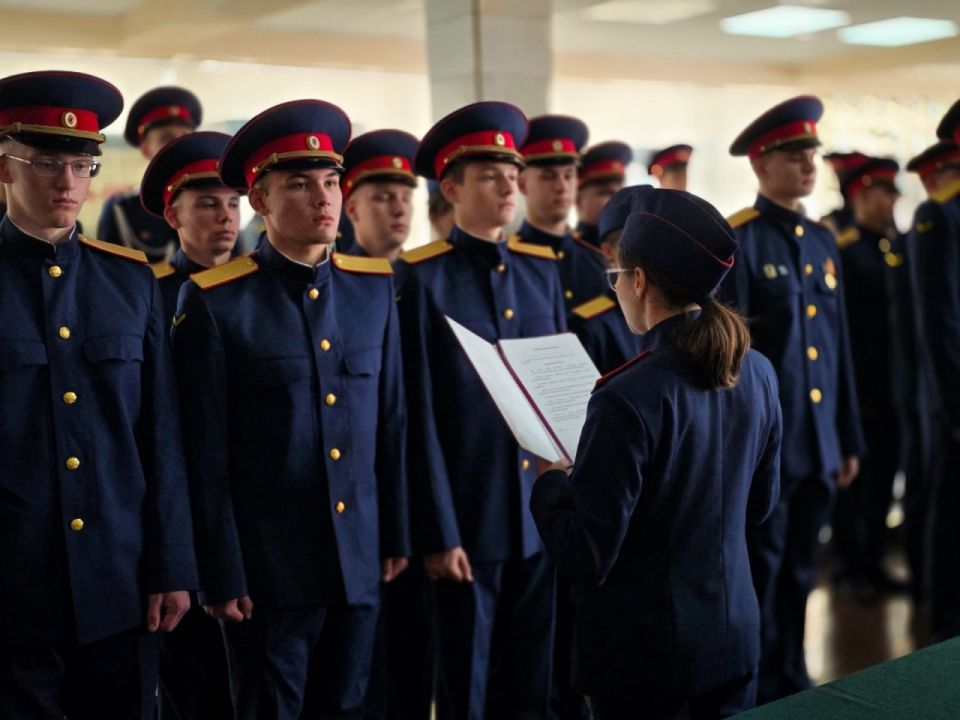 В Луганской Народной Республике курсанты и кадеты образовательных организаций Следственного комитета приняли торжественную клятву В Луганской Народной Республике курсанты и кадеты образовательных организаций Следственного комитета приняли торжественную клятву