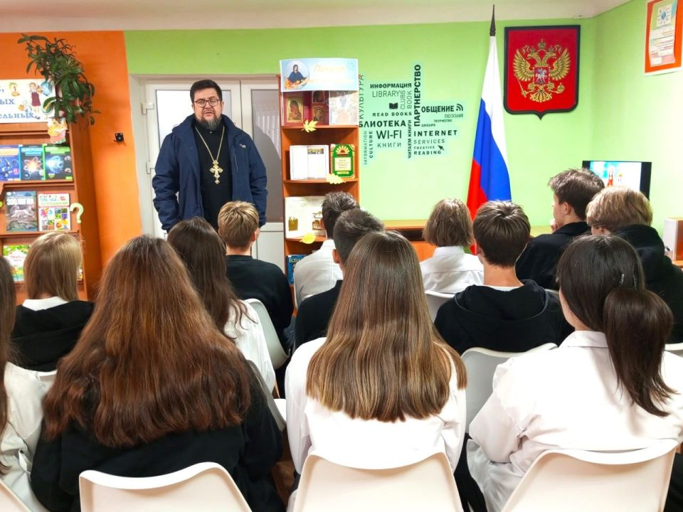 В преддверии православного праздника Покрова Пресвятой Богородицы в центральной библиотеке состоялся час русской традиции «Октябрь-батюшка настал, Покров-праздник заиграл» В преддверии православного праздника Покрова Пресвятой Богородицы в центральной библиотеке состоялся час русской традиции «Октябрь-батюшка настал, Покров-праздник заиграл»
