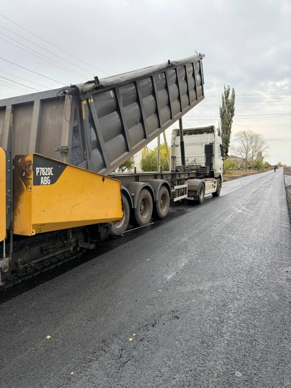 В Новопсковском округе ЛНР обновляют ключевую автодорогу В Новопсковском округе ЛНР обновляют ключевую автодорогу