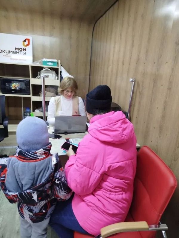 Выездной прием специалистов ГБУ ЛНР "МФЦ" прошел сегодня в г. Александровске Выездной прием специалистов ГБУ ЛНР "МФЦ" прошел сегодня в г. Александровске