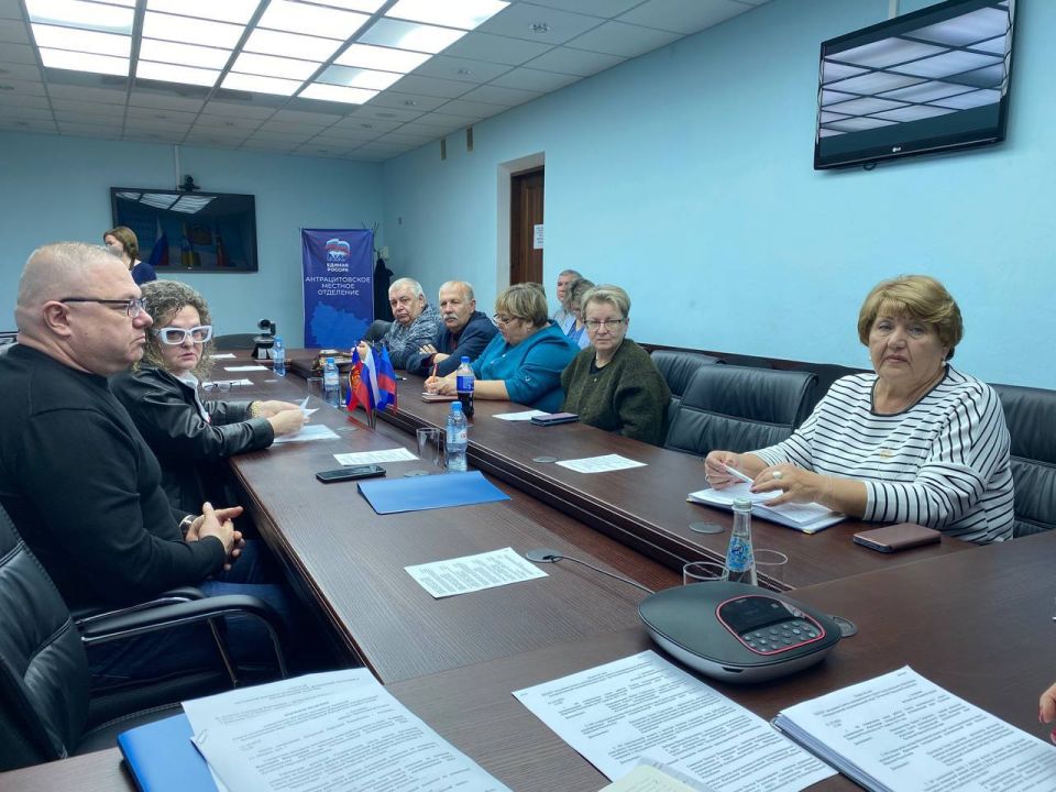 В Совете Антрацитовского муниципального округа обсудили ключевые вопросы предстоящего заседания В Совете Антрацитовского муниципального округа обсудили ключевые вопросы предстоящего заседания