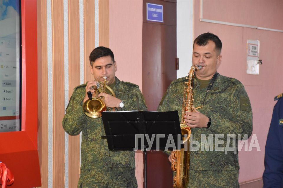 В Стахановской средней школе № 18 им. В. Д. Болотова прошло посвящение в кадеты учащихся 5 класса В Стахановской средней школе № 18 им. В. Д. Болотова прошло посвящение в кадеты учащихся 5 класса
